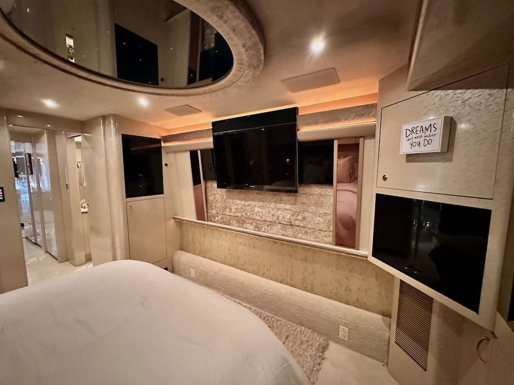 2001 Prevost Marathon H3-45 For Sale