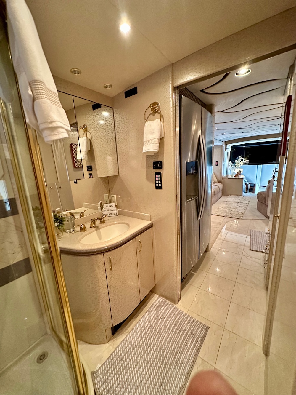 2001 Prevost Marathon H3-45 For Sale