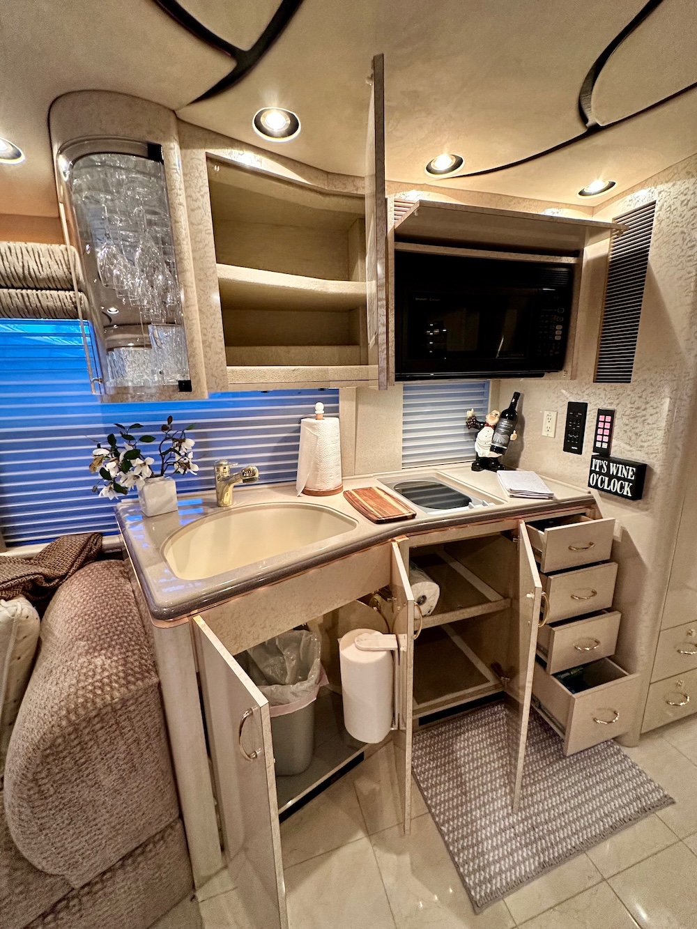2001 Prevost Marathon H3-45 For Sale