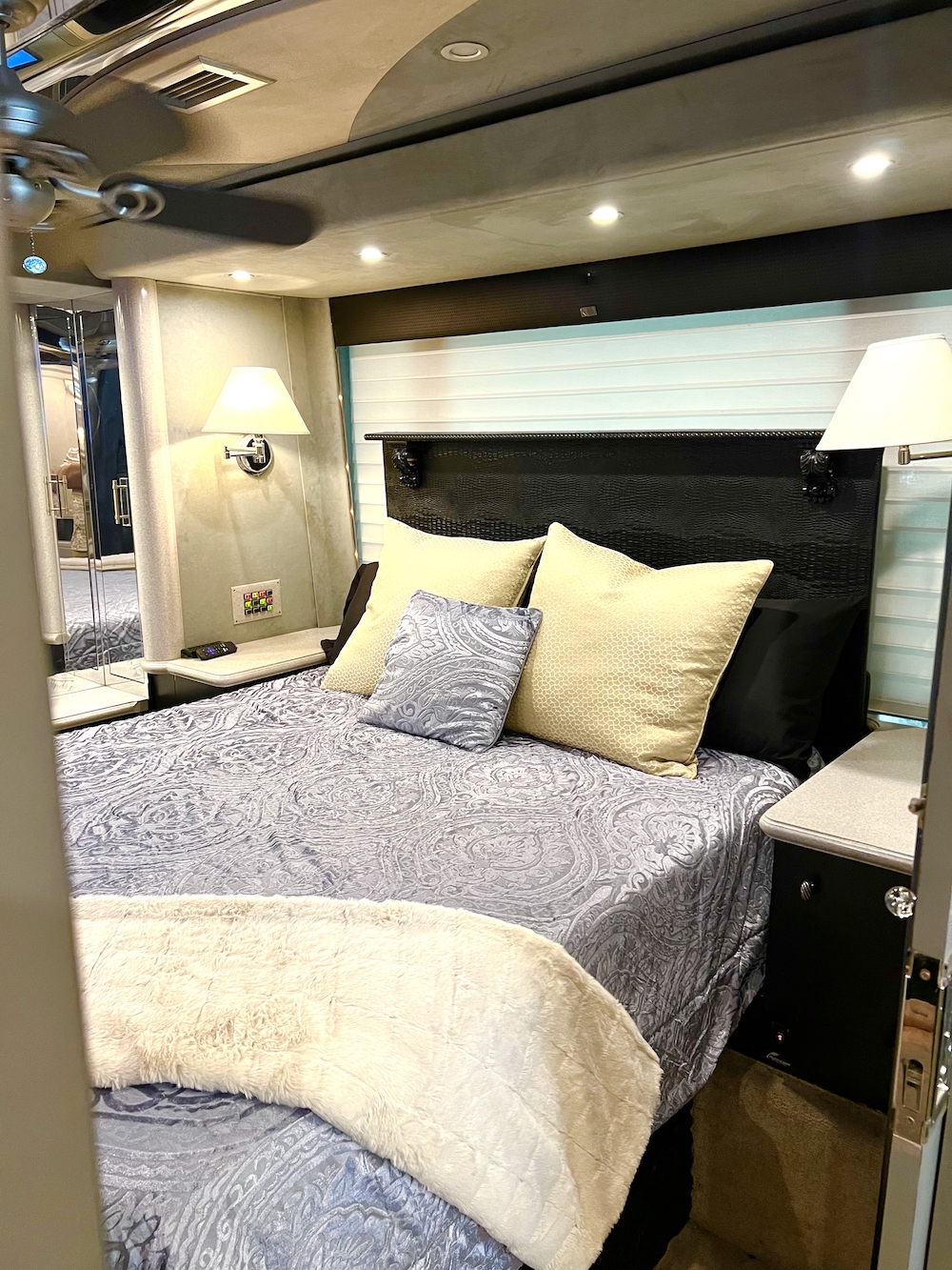 2002 Prevost Country Coach XLII For Sale