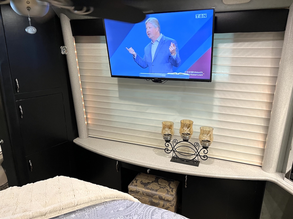 2002 Prevost Country Coach XLII For Sale