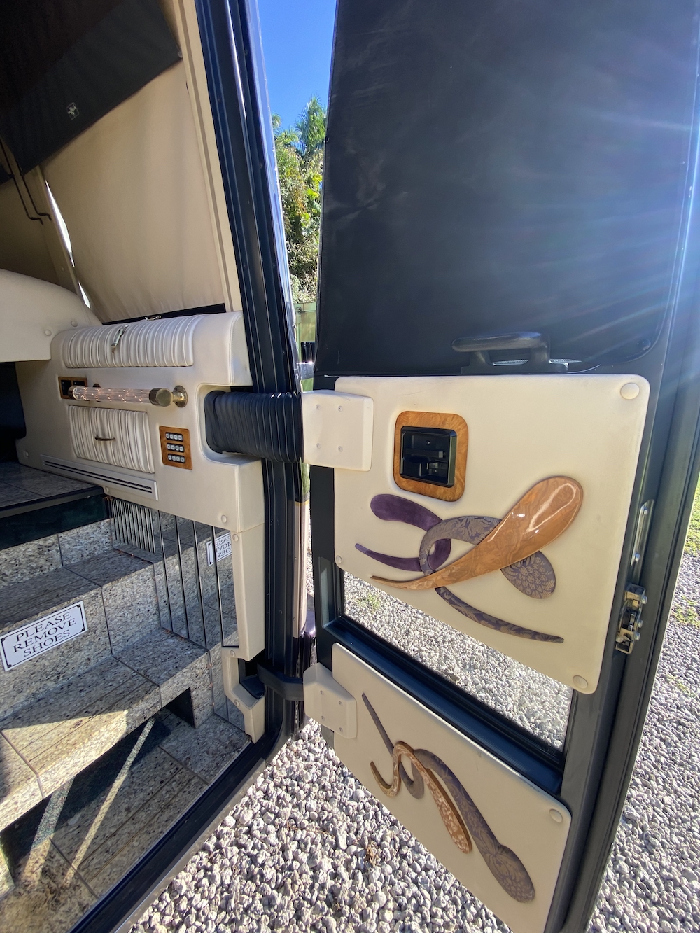 2002 Prevost Featherlite H3-45 For Sale