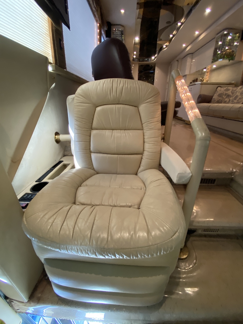 2002 Prevost Featherlite H3-45 For Sale