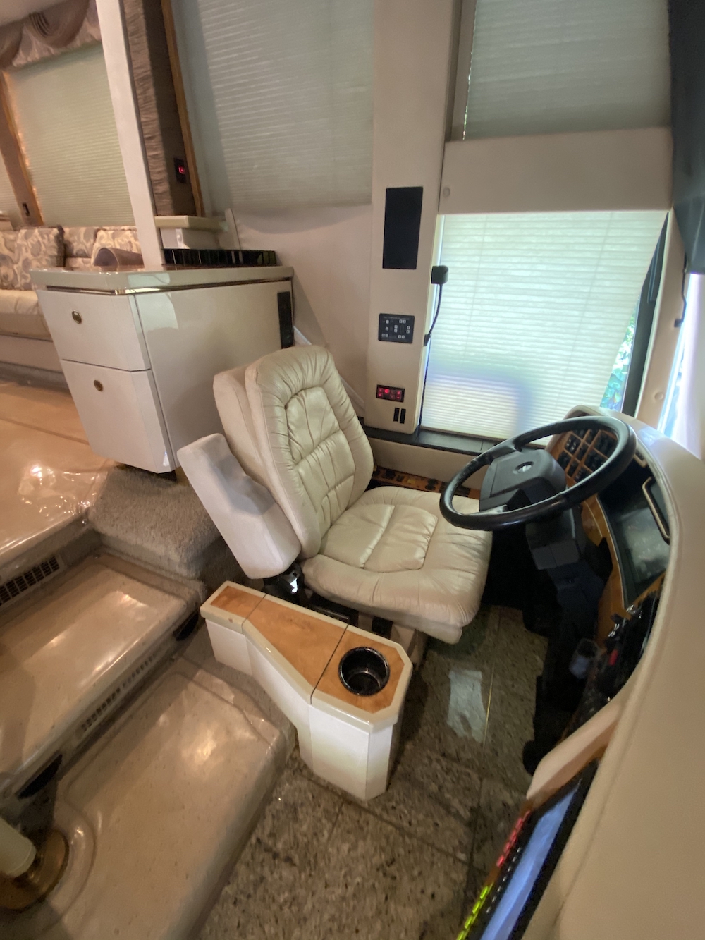 2002 Prevost Featherlite H3-45 For Sale