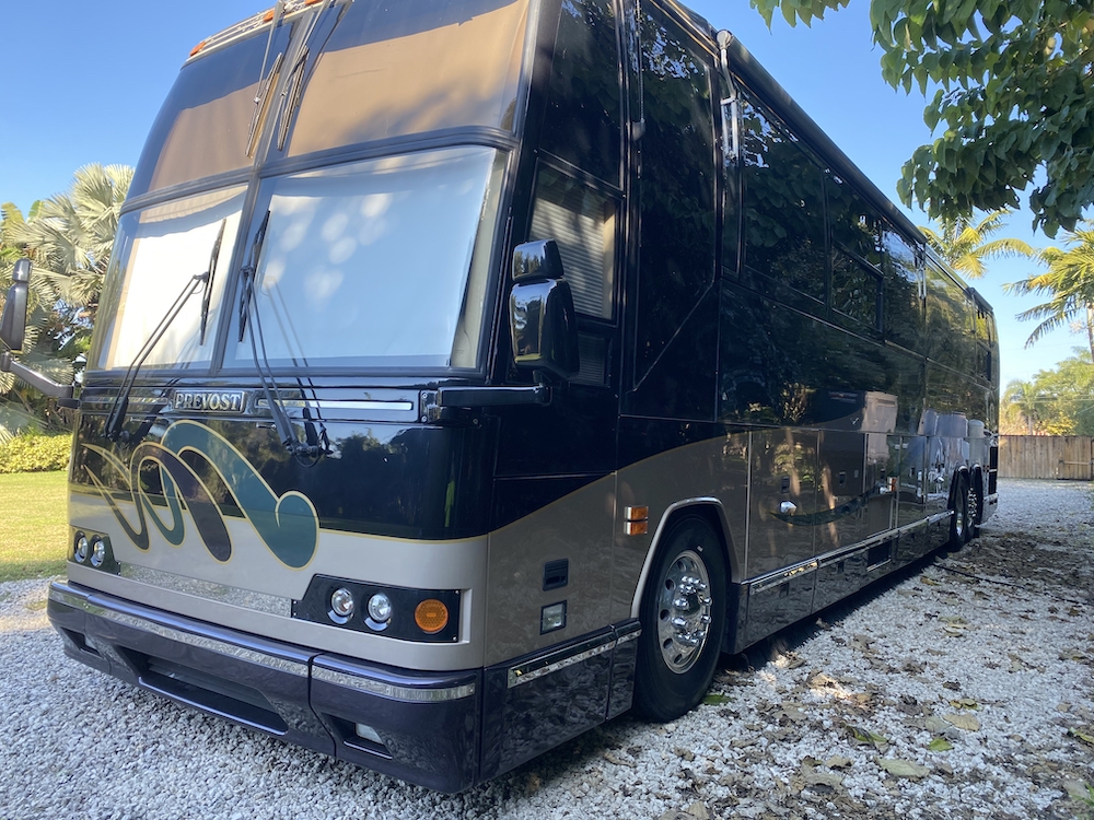 2002 Prevost Featherlite H3-45 For Sale