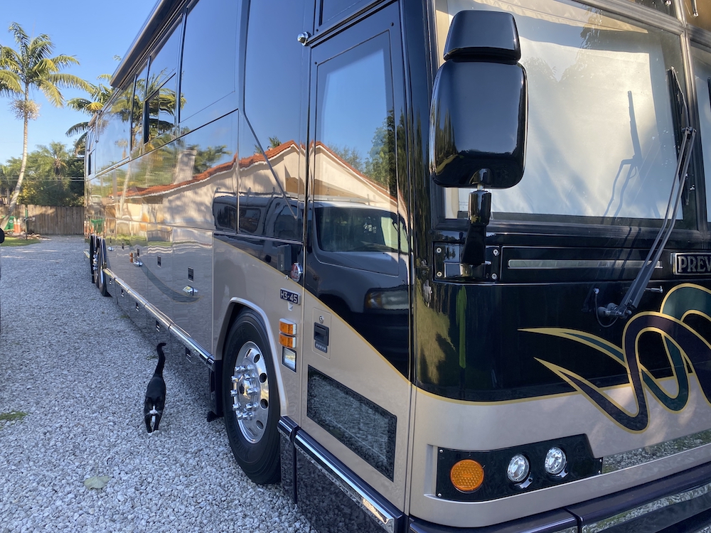 2002 Prevost Featherlite H3-45 For Sale