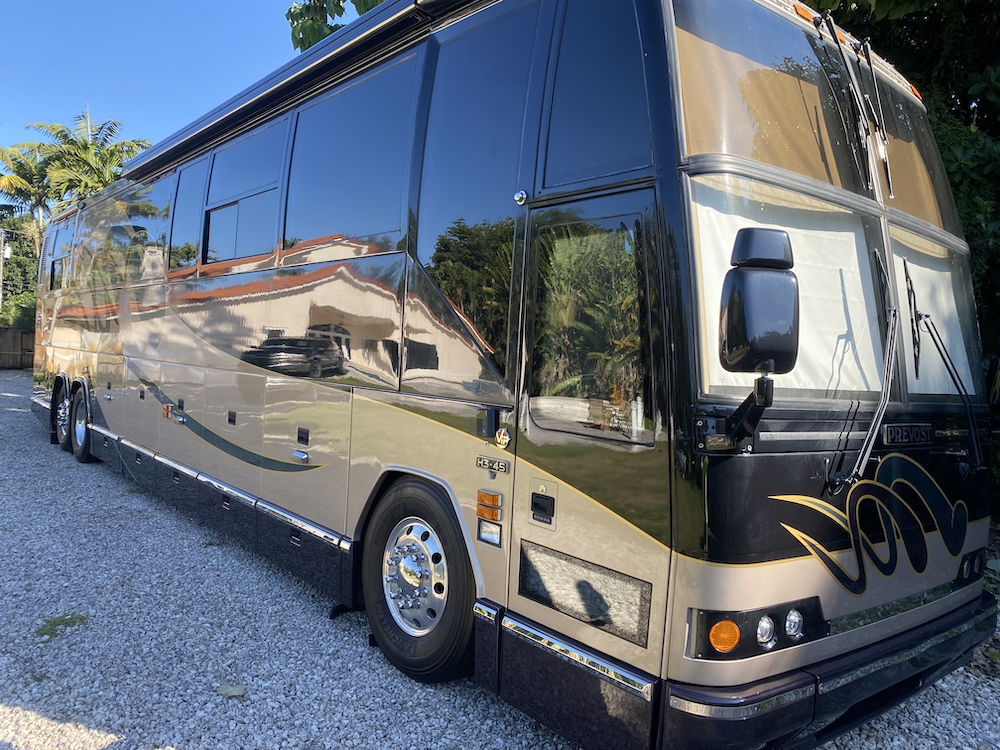 2002 Prevost Featherlite H3-45 For Sale