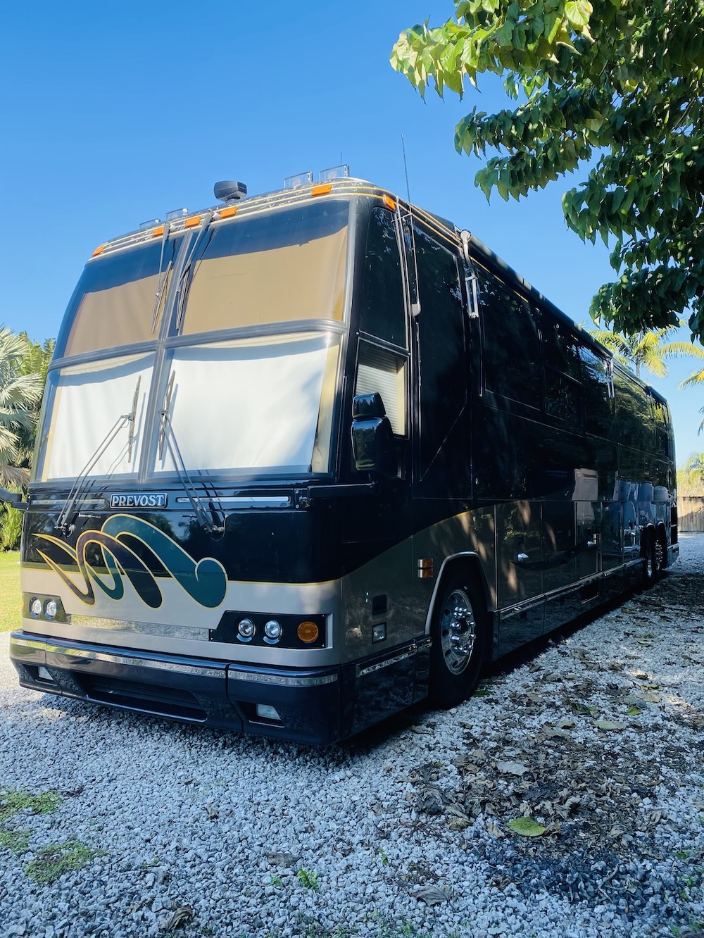 2002 Prevost Featherlite H3-45 For Sale