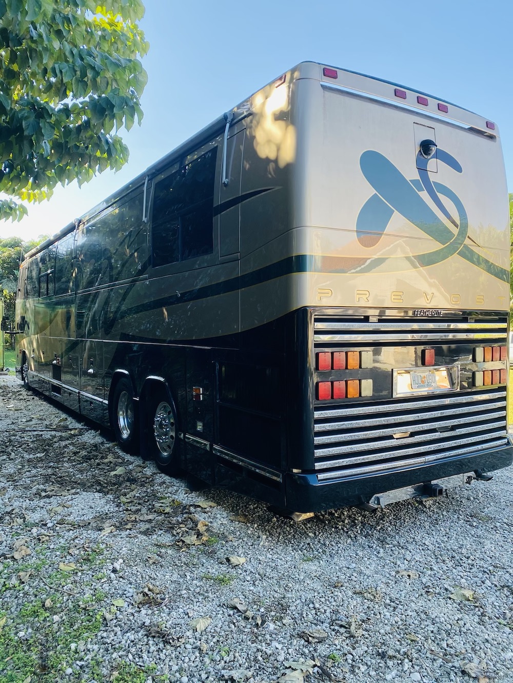 2002 Prevost Featherlite H3-45 For Sale