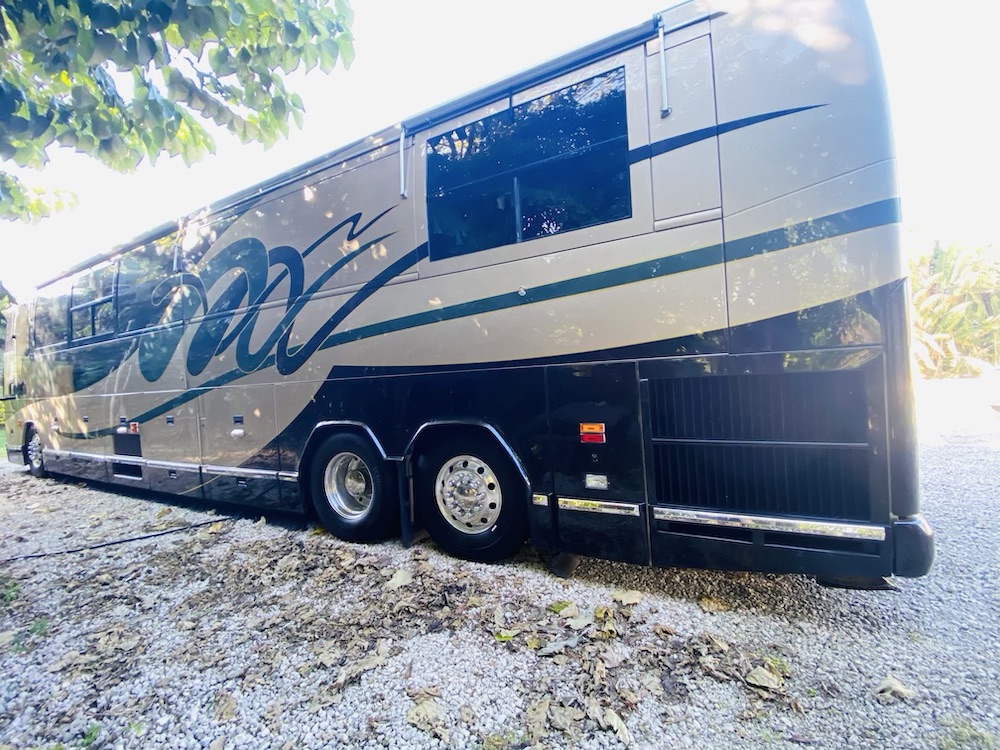 2002 Prevost Featherlite H3-45 For Sale