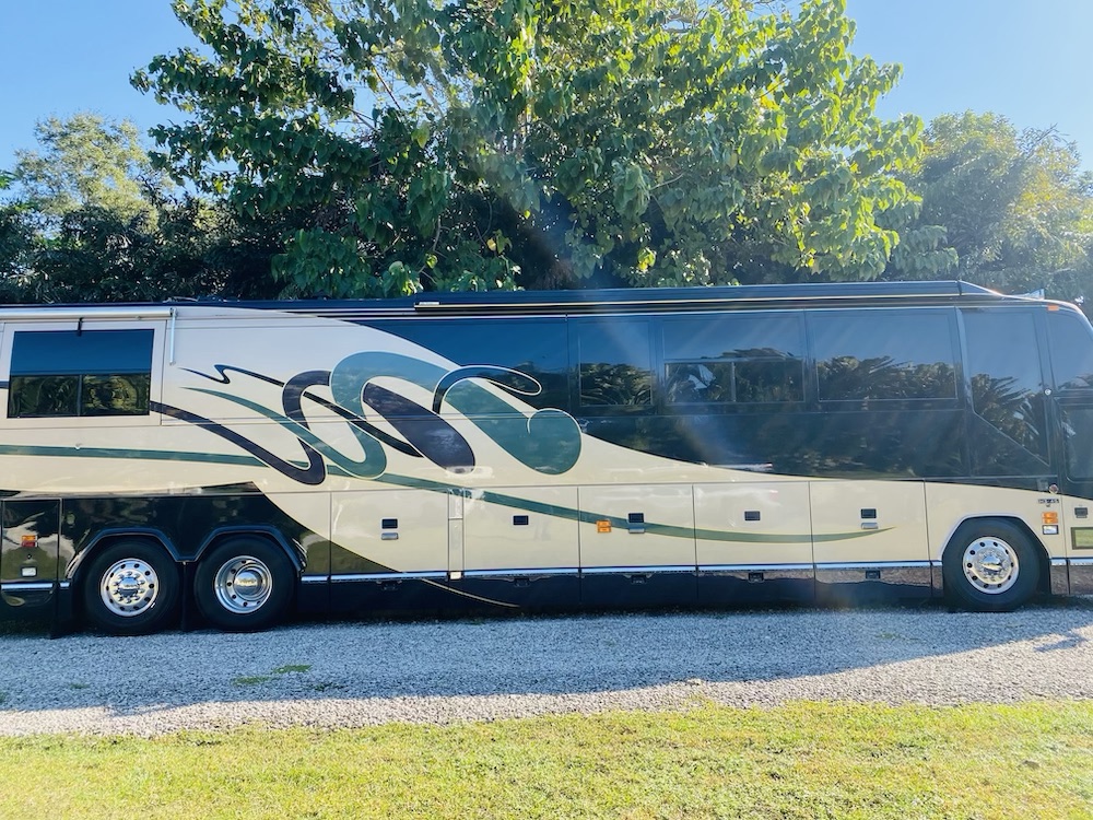 2002 Prevost Featherlite H3-45 For Sale