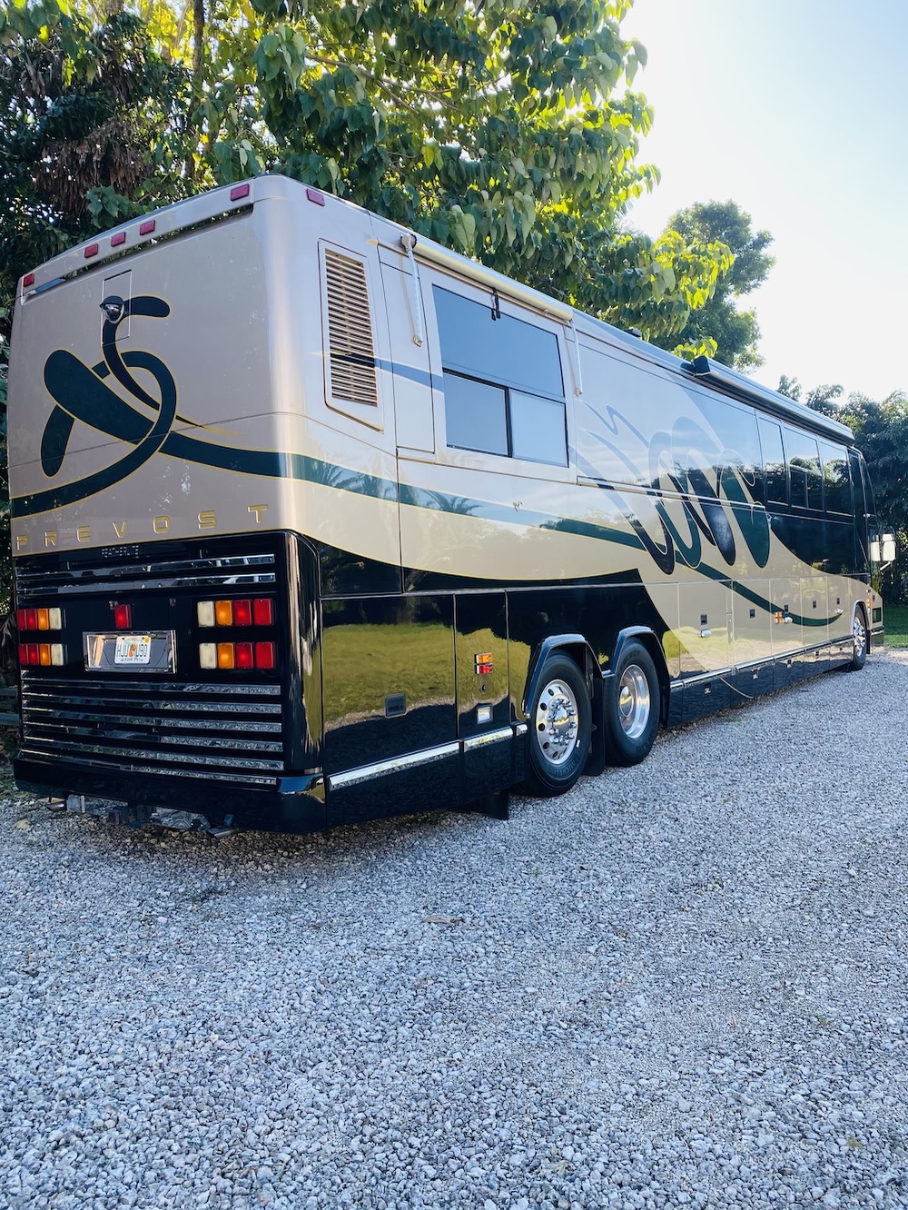 2002 Prevost Featherlite H3-45 For Sale