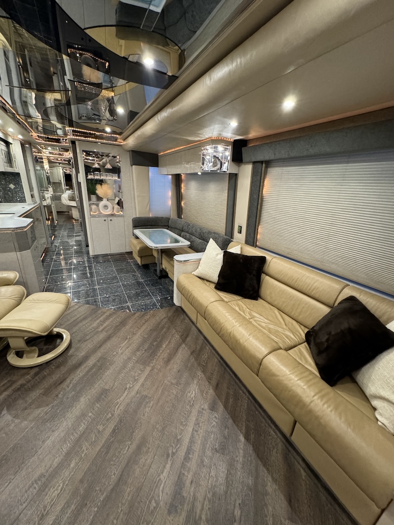 2002 Prevost Featherlite  H3-45 For Sale