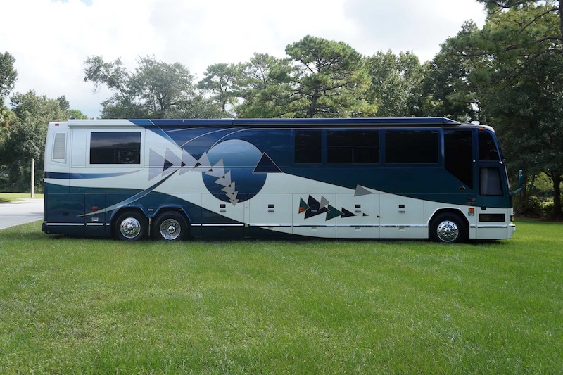 2002 Prevost Featherlite H3-45 For Sale