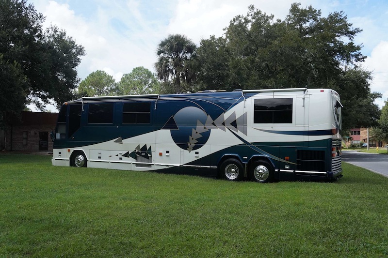 2002 Prevost Featherlite H3-45 For Sale