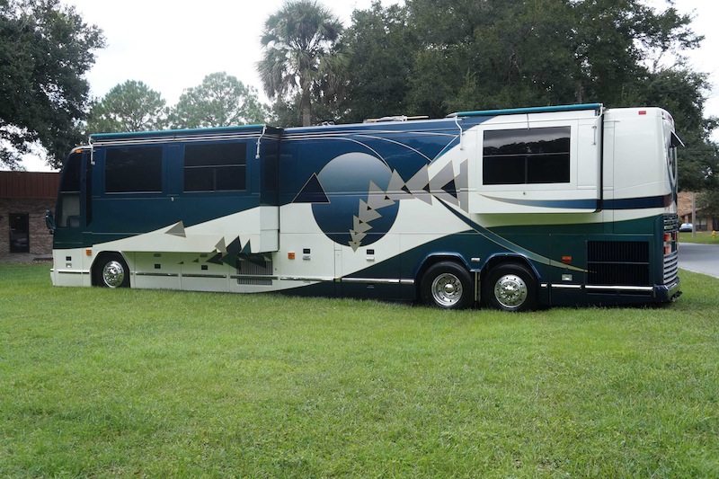 2002 Prevost Featherlite H3-45 For Sale