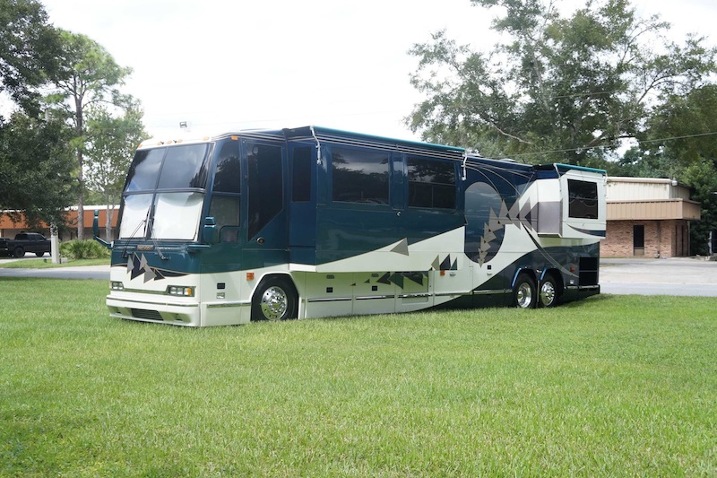 2002 Prevost Featherlite H3-45 For Sale