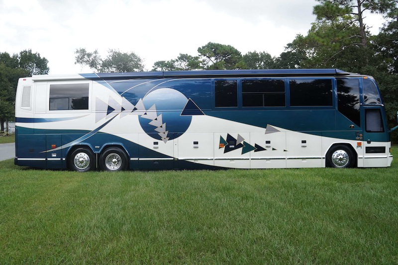 2002 Prevost Featherlite H3-45 For Sale