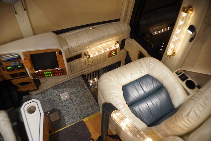 2002 Prevost Featherlite H3-45 For Sale