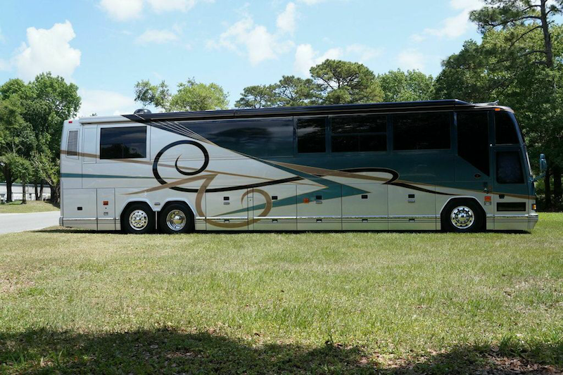 2002 Prevost Featherlite H3-45 For Sale