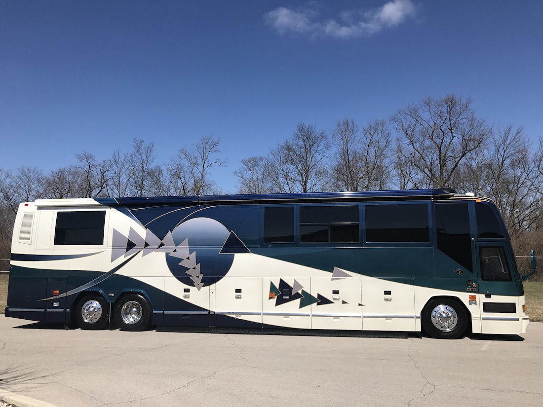 2002 Prevost Featherlite H3-45 For Sale