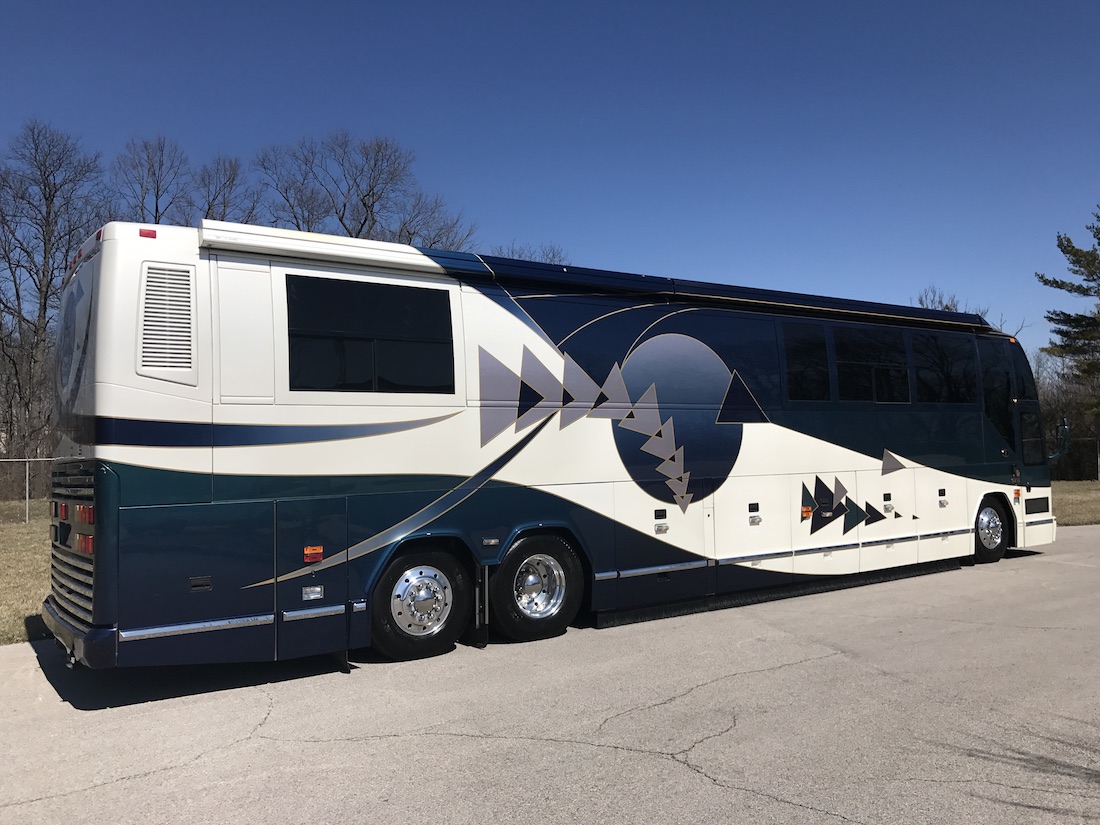 2002 Prevost Featherlite H3-45 For Sale