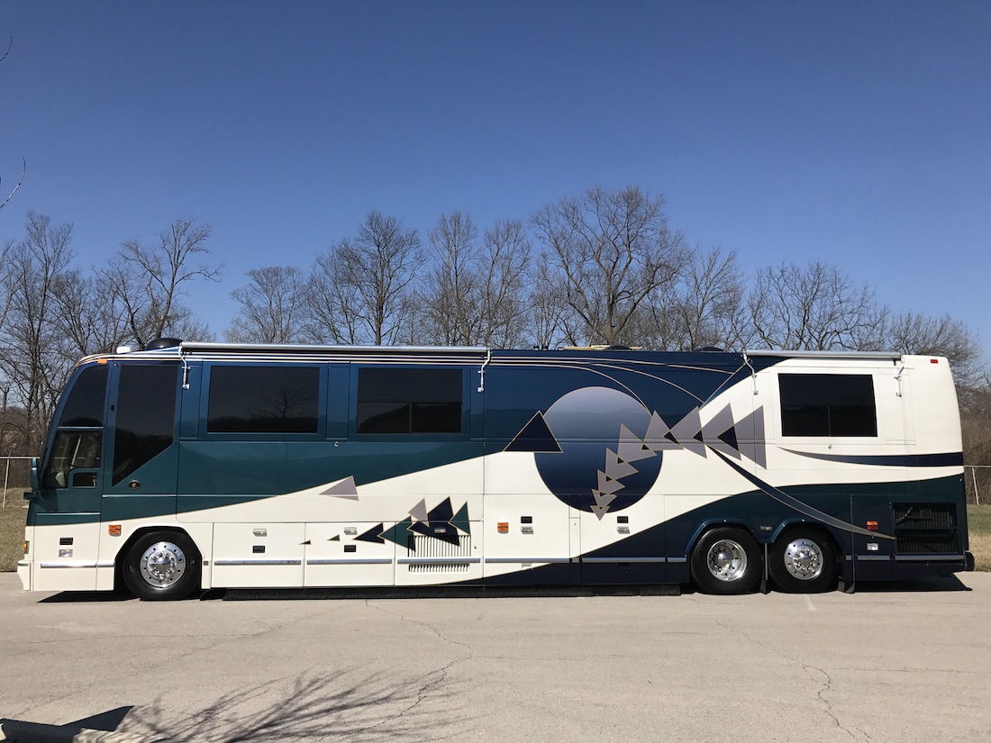 2002 Prevost Featherlite H3-45 For Sale