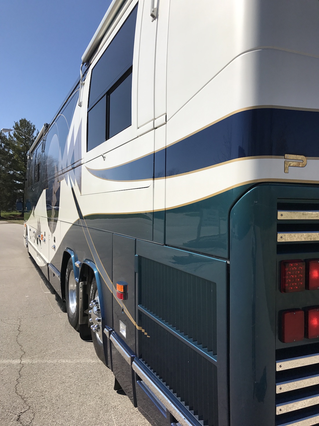 2002 Prevost Featherlite H3-45 For Sale