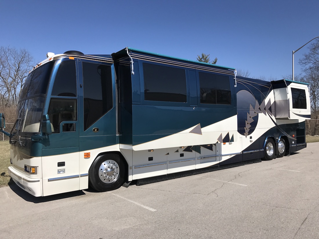 2002 Prevost Featherlite H3-45 For Sale