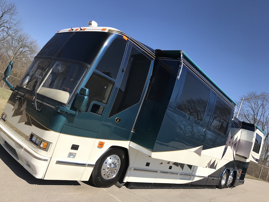 2002 Prevost Featherlite H3-45 For Sale