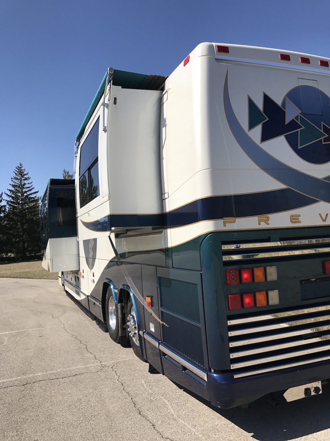 2002 Prevost Featherlite H3-45 For Sale