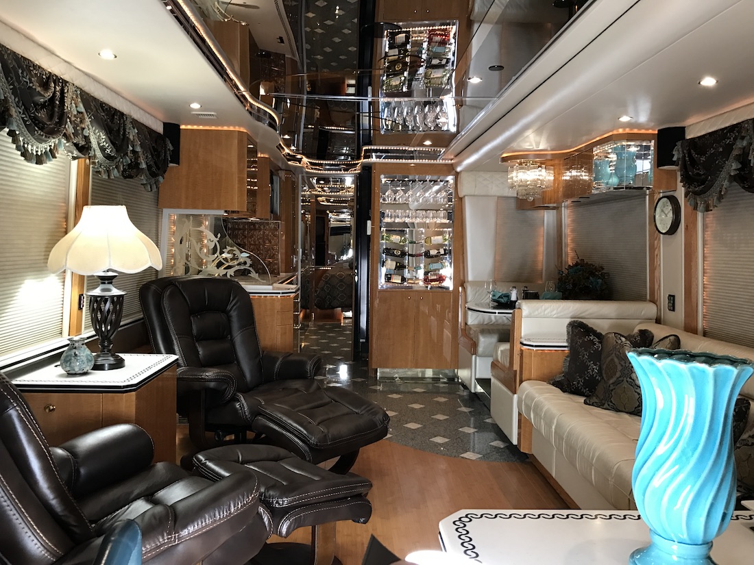 2002 Prevost Featherlite H3-45 For Sale