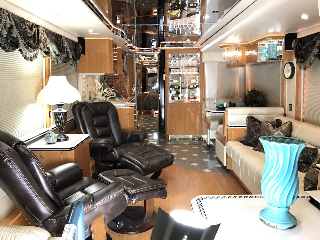 2002 Prevost Featherlite H3-45 For Sale