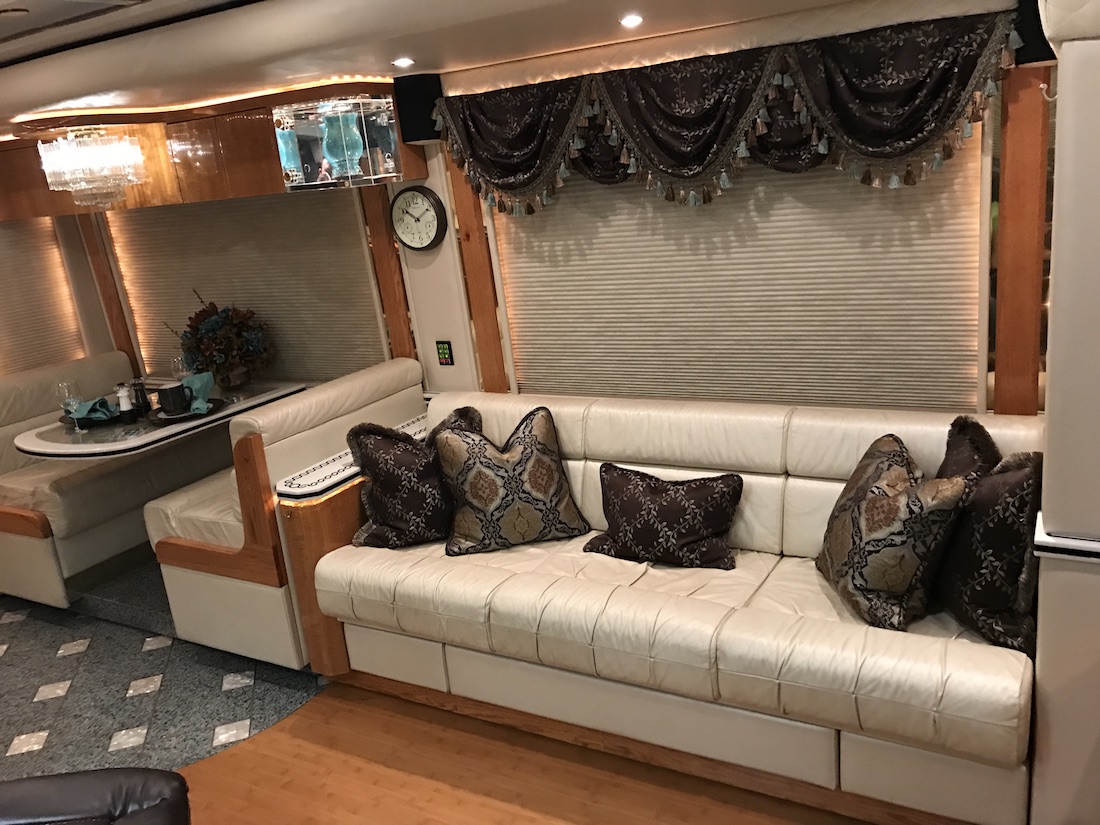 2002 Prevost Featherlite H3-45 For Sale