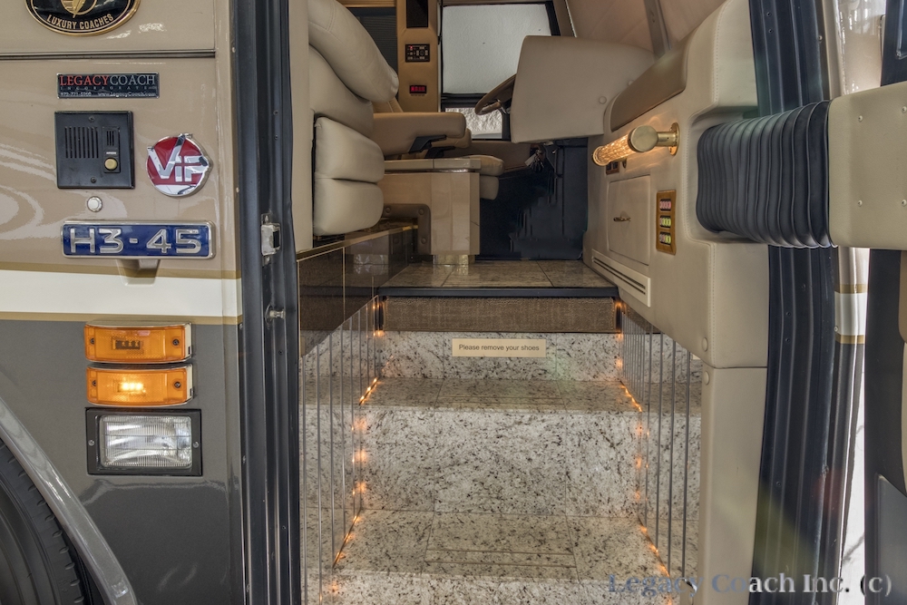 2002 Prevost Featherlite H3-45 For Sale