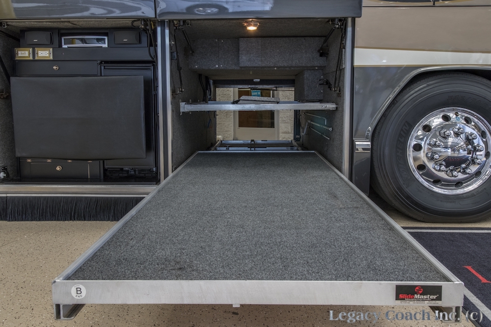 2002 Prevost Featherlite H3-45 For Sale