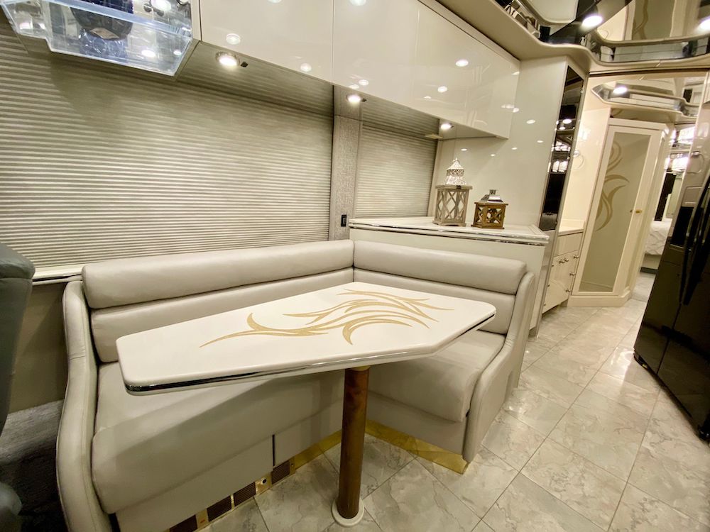 2002 Prevost Featherlite H3-45 For Sale