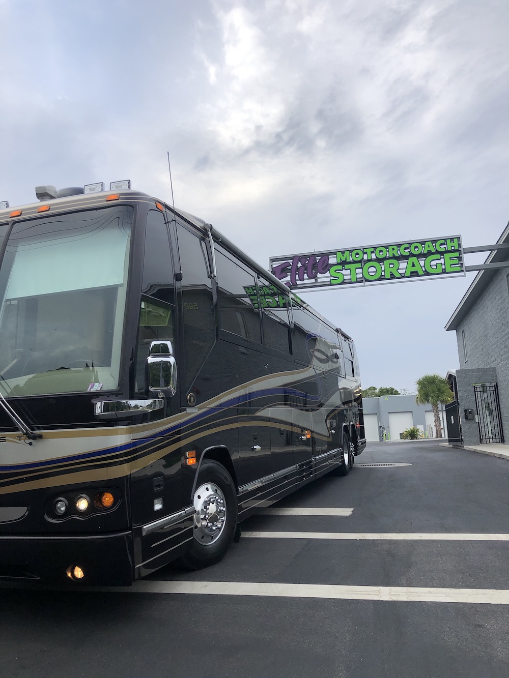 2002 Prevost Featherlite H3-45 For Sale