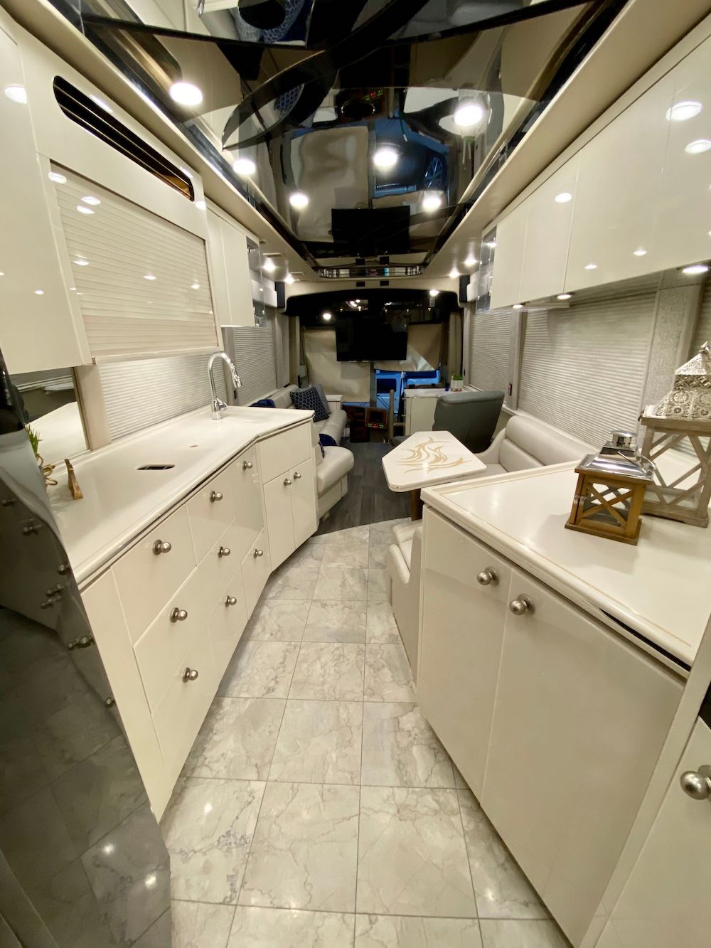 2002 Prevost Featherlite H3-45 For Sale