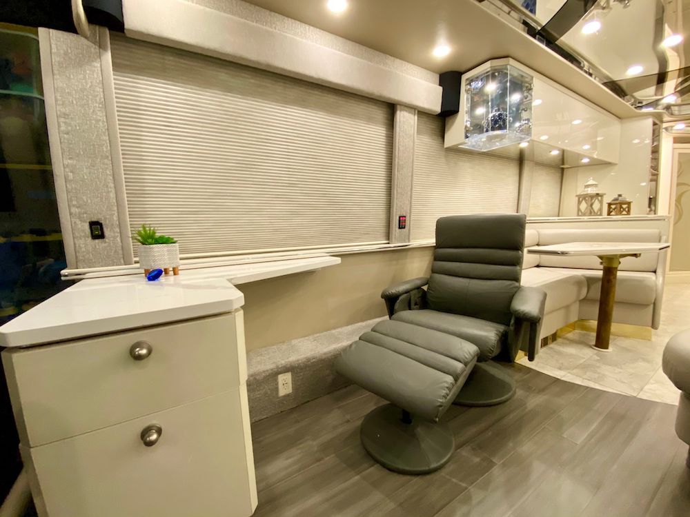 2002 Prevost Featherlite H3-45 For Sale