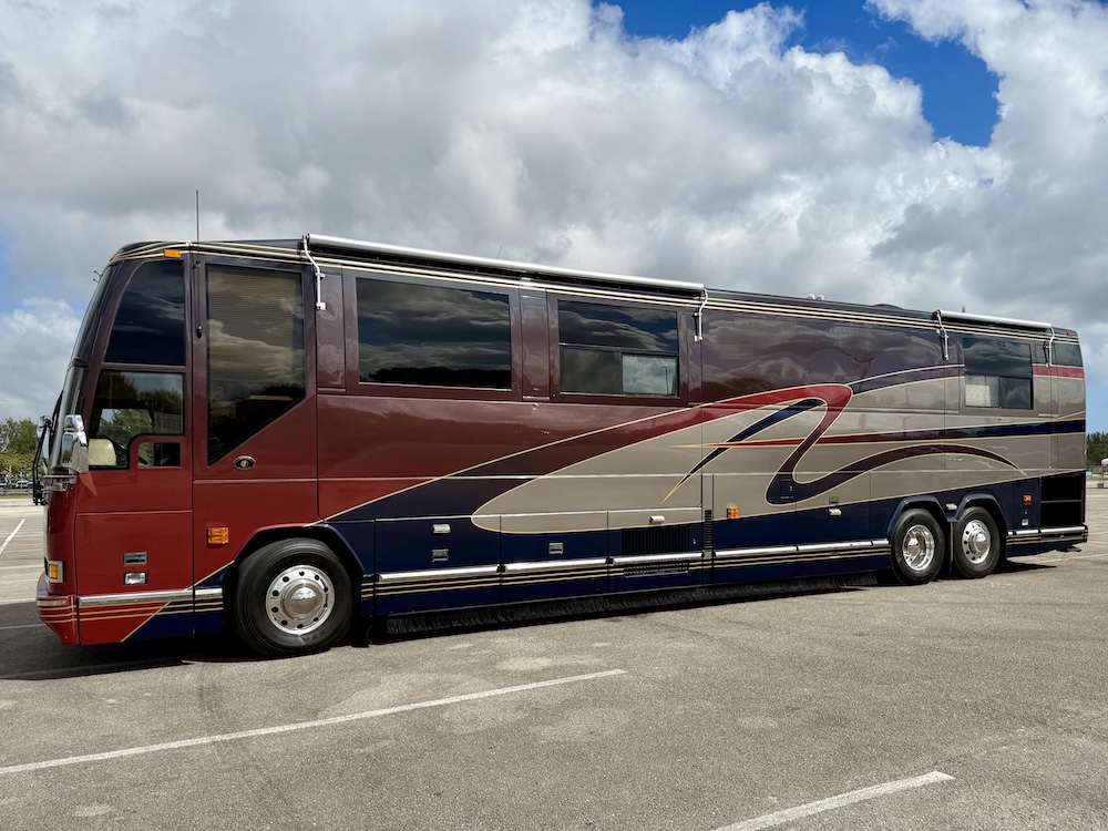 2002 Prevost Featherlite H3-45 For Sale