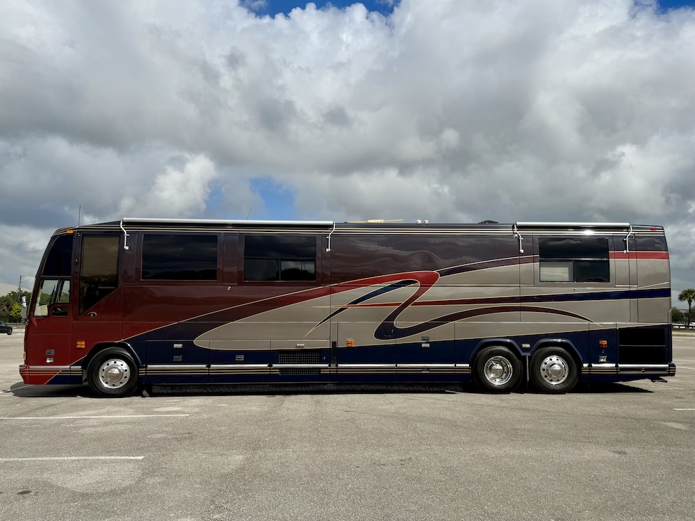2002 Prevost Featherlite H3-45 For Sale
