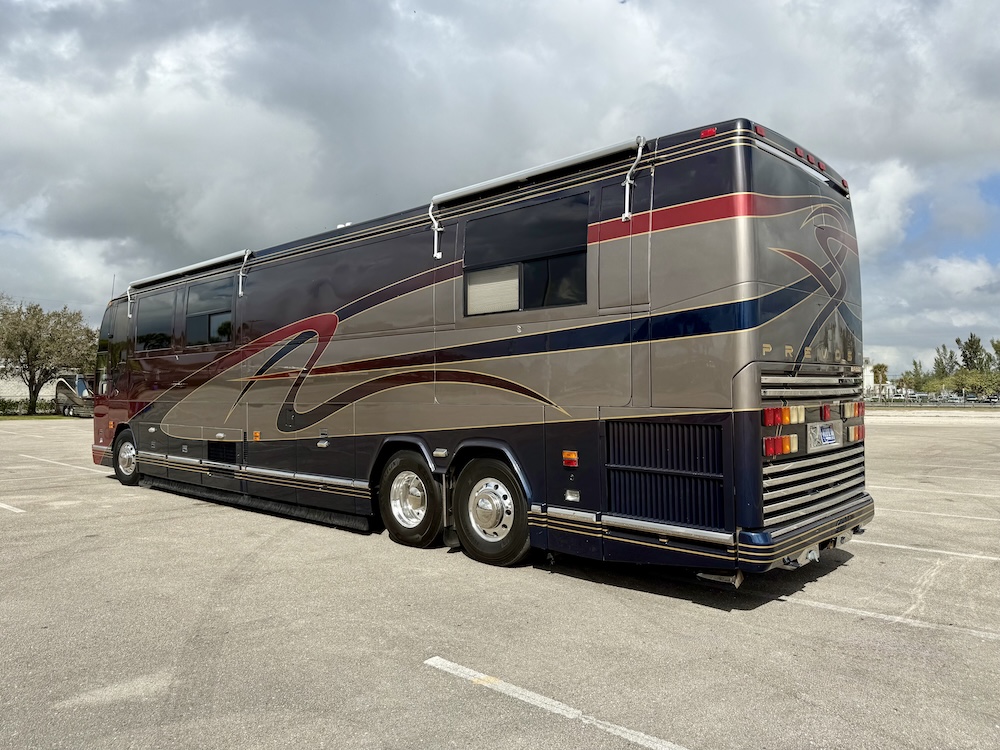 2002 Prevost Featherlite H3-45 For Sale