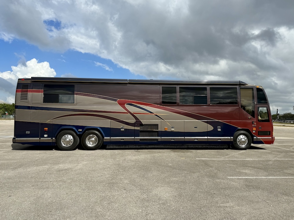 2002 Prevost Featherlite H3-45 For Sale
