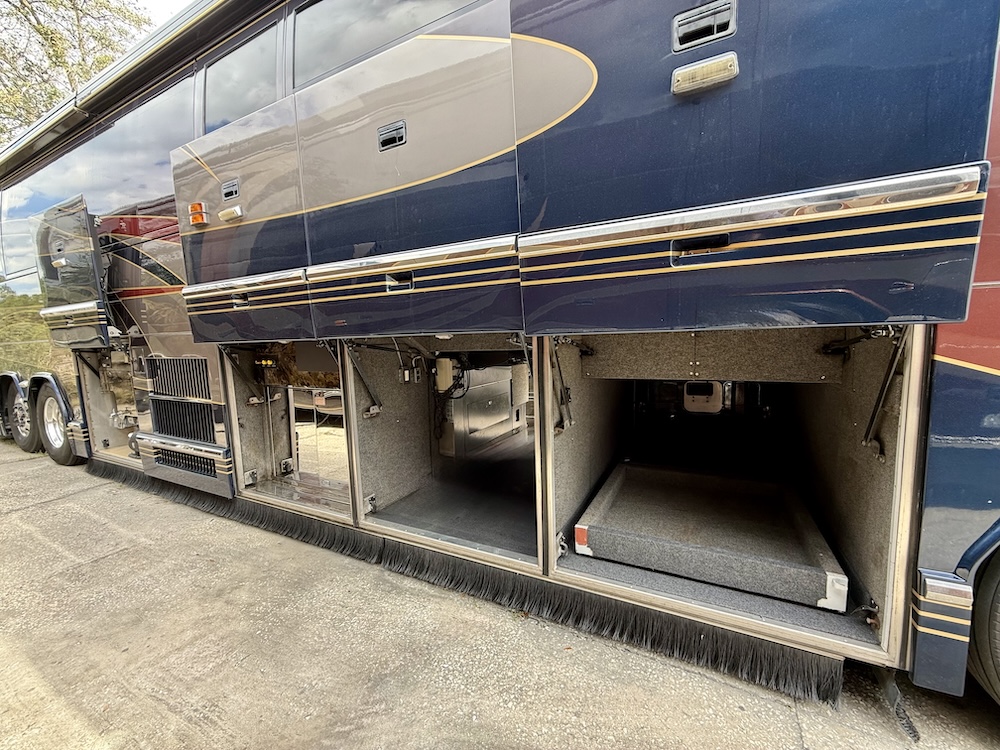 2002 Prevost Featherlite H3-45 For Sale