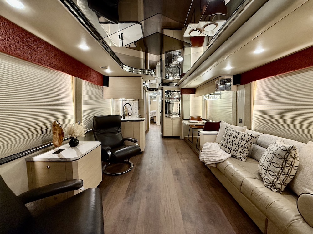 2002 Prevost Featherlite H3-45 For Sale