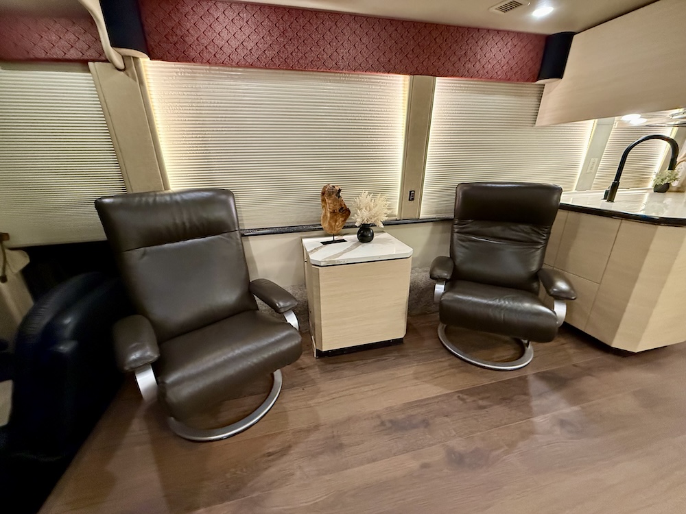2002 Prevost Featherlite H3-45 For Sale