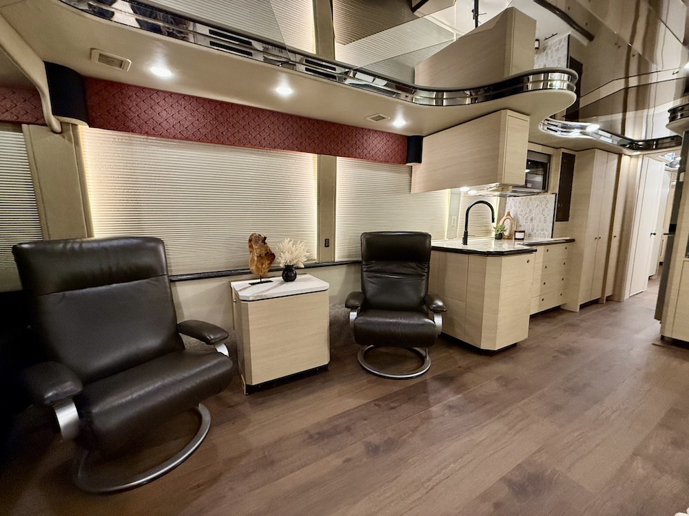2002 Prevost Featherlite H3-45 For Sale