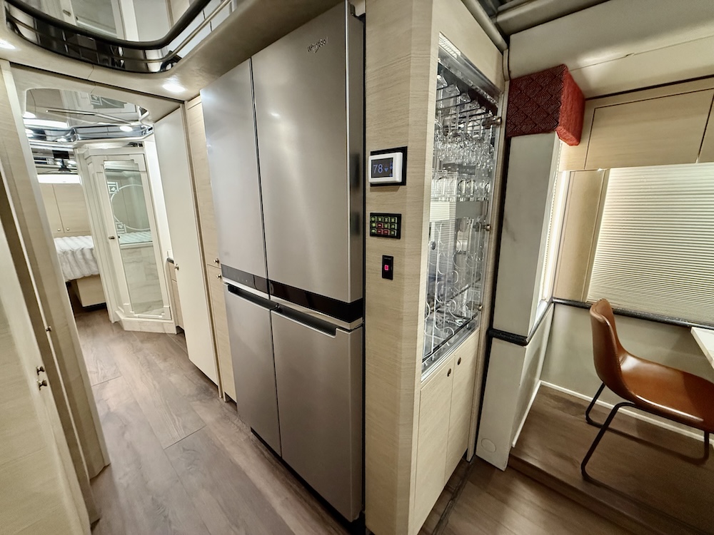 2002 Prevost Featherlite H3-45 For Sale