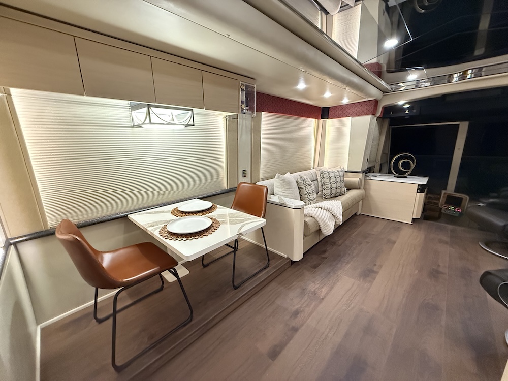 2002 Prevost Featherlite H3-45 For Sale